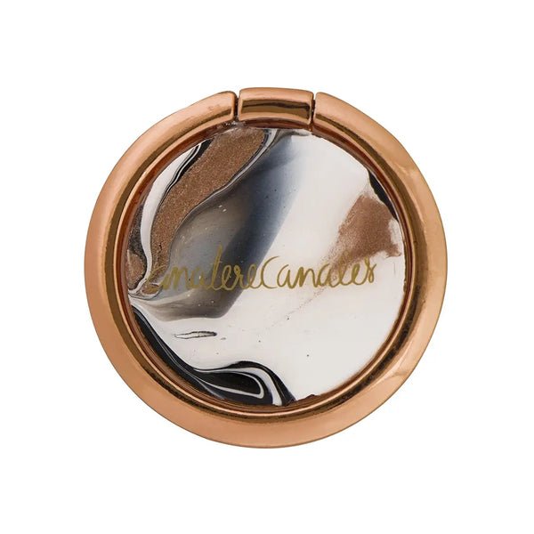 Holder para sostener tu celular, pintado a mano por Ana Tere Canales. Un diseño inspirado en la elegancia del mármol con colores blanco, negro y rose gold.