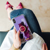 Funda para iPhone Amatista y sujetador pintados a mano por Ana Tere Canales. Diseños artísticos inspirados en la piedra amatista en tonos morados y lilas.