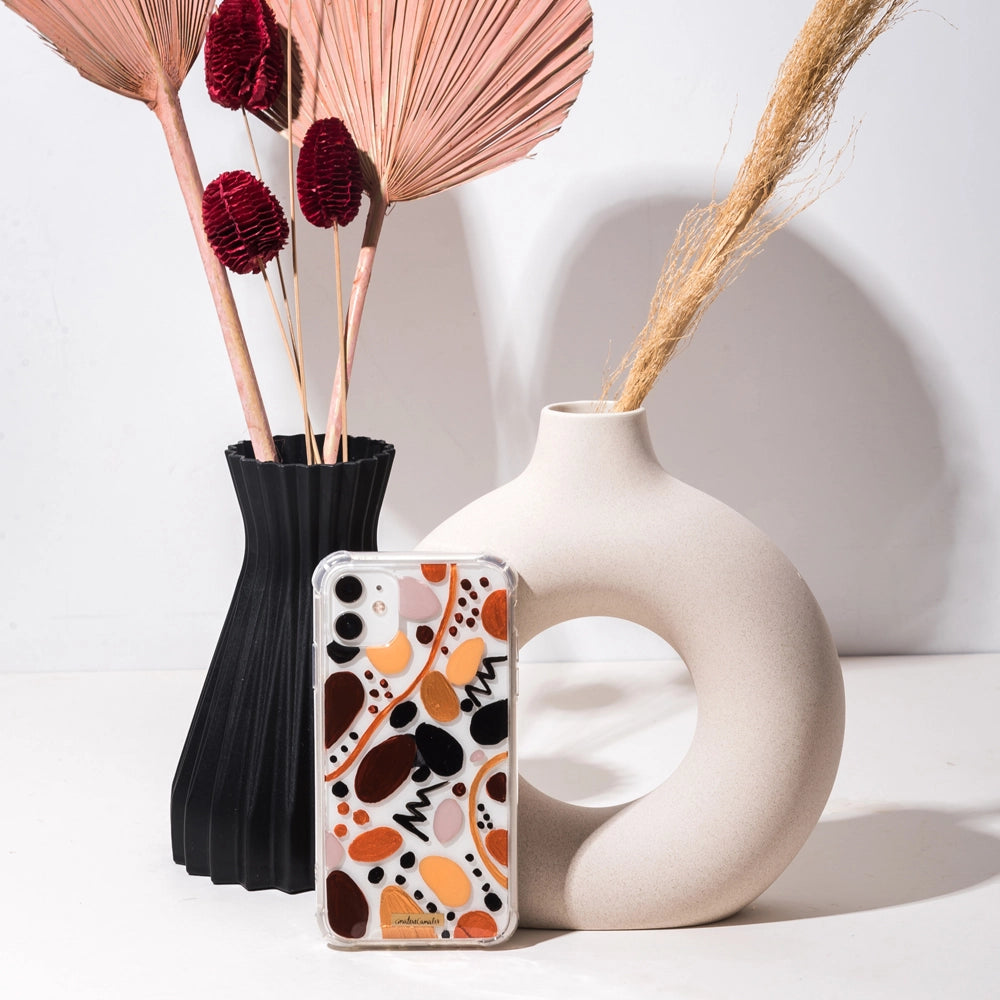 Funda para iPhone Apasionada pintada a mano por Ana Tere Canales. Un diseño artístico abstracto inspirado en la pasión y la creatividad.