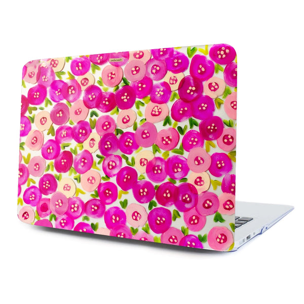 Funda para proteger MacBook, pintada a mano por Ana Tere Canales. Un diseño de flores rosadas elegante en tonos rosa suaves.
