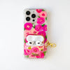 Fundas para proteger iPhone y AirPods, pintadas a mano por Ana Tere Canales. Un diseño de flores rosadas elegante en tonos rosa suaves.