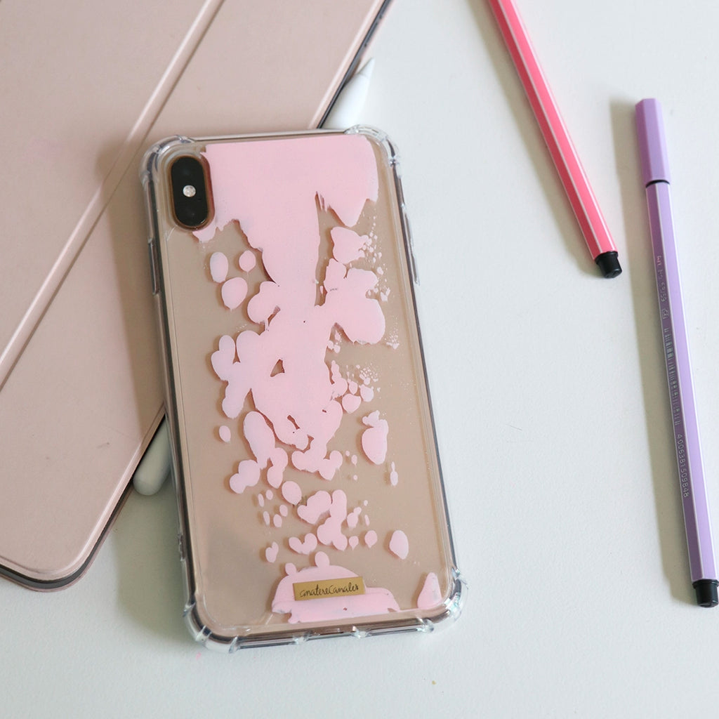 Funda para iPhone Blush Vibes pintada a mano por Ana Tere Canales. Un diseño artístico en tonos rosa suaves y estilo contemporáneo.