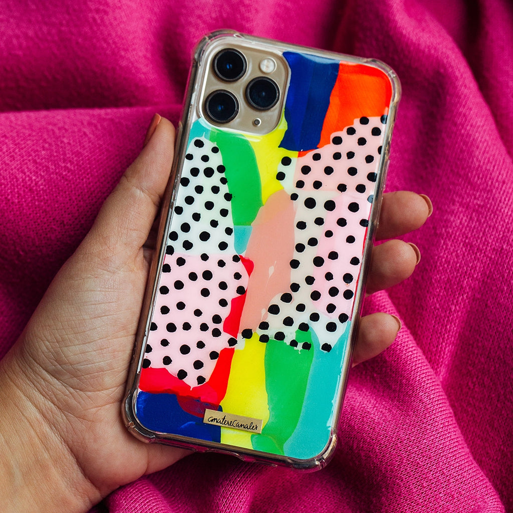 Funda para iPhone Brainstorm pintada a mano por Ana Tere Canales. Un diseño artístico abstracto inspirado en la creatividad y el flujo de ideas.