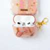 Fundas para proteger iPhone y AirPods, pintadas a mano por Ana Tere Canales. Con diseño abstracto en colores neutros y textura real de pinceladas. Perfecta para dar un estilo creativo y original al celular.