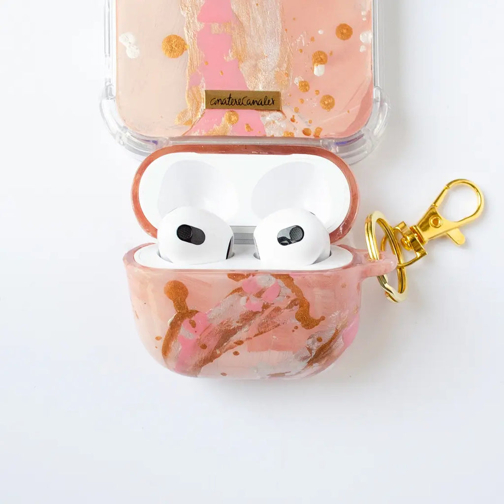 Fundas para proteger iPhone y AirPods, pintadas a mano por Ana Tere Canales. Con diseño abstracto en colores neutros y textura real de pinceladas. Perfecta para dar un estilo creativo y original al celular.