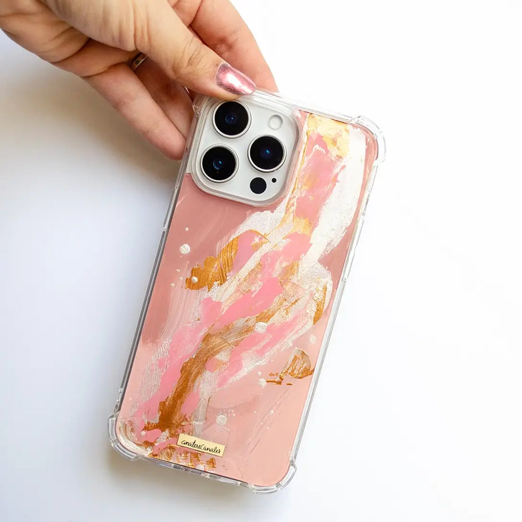 Funda para proteger iPhone, pintada a mano por Ana Tere Canales. Con diseño abstracto en colores neutros y textura real de pinceladas. Perfecta para dar un estilo creativo y original al celular.