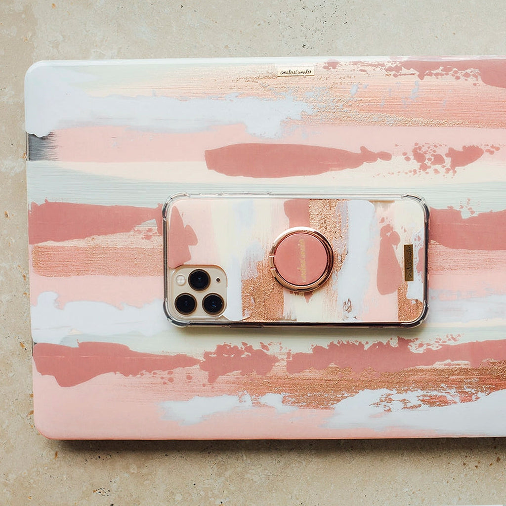 Fundas para MacBook y iPhone Cinnamon Swing pintadas a mano por Ana Tere Canales. Un diseño artístico de pinceladas abstractas en tonos cinnamon.