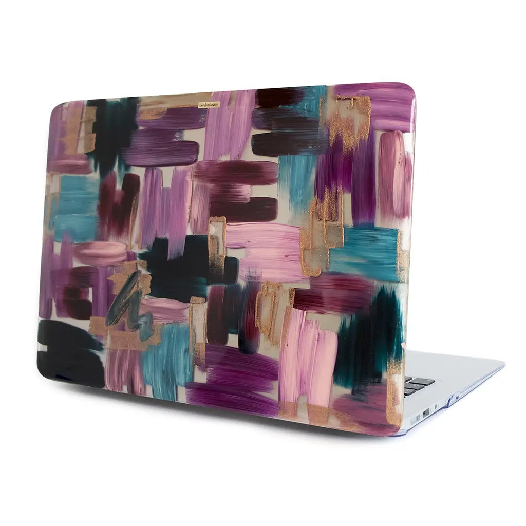 Funda artística pintada a mano para MacBook con diseño de tejido crochet en tonos acogedores.