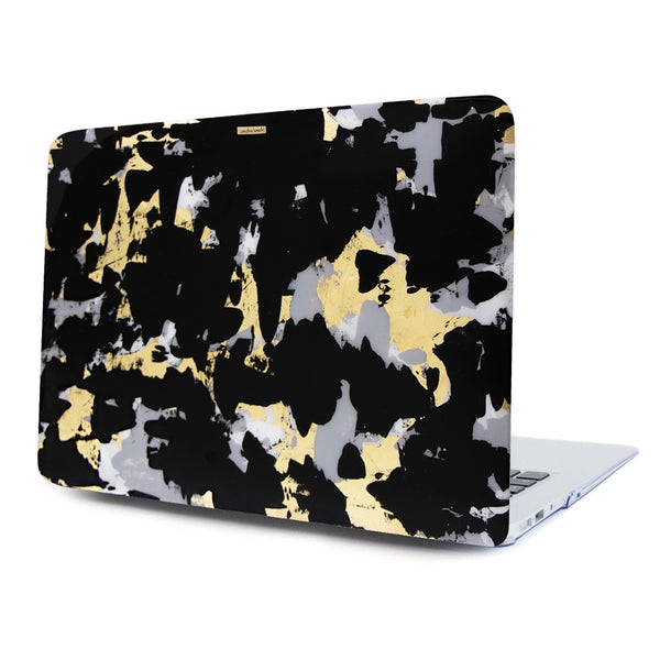 Funda para MacBook Dark Opal pintada a mano por Ana Tere Canales. Un diseño inspirado en el ópalo negro y reflejos iridiscentes en tonos profundos.