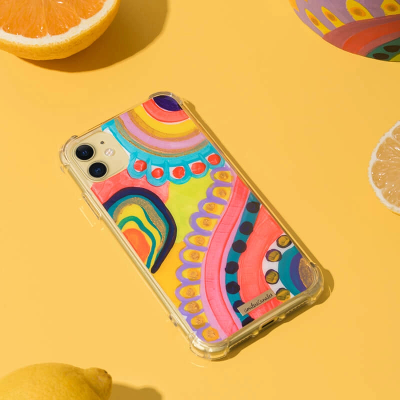 Funda para iPhone Deja Vu pintada a mano por Ana Tere Canales. Un diseño artístico abstracto inspirado en la intuición, las sincronías y la creatividad.