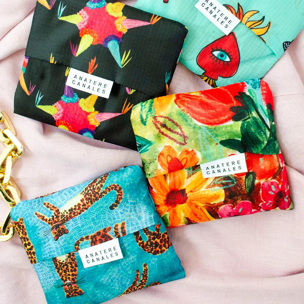 Colección de EcoBags reutilizables con diseños artísticos de Ana Tere Canales.