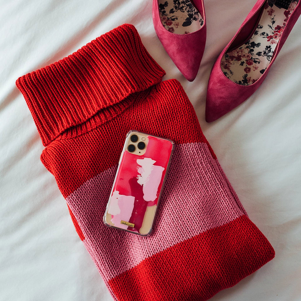 Funda para iPhone Granate pintada a mano por Ana Tere Canales. Un diseño artístico inspirado en la piedra granate en tonos rojo profundo.