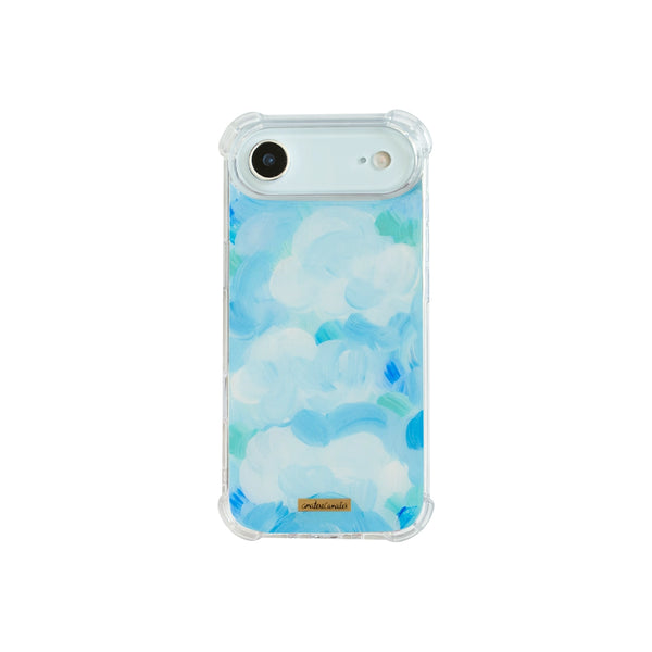 Funda para proteger iPhone, pintada a mano por Ana Tere Canales. Un diseño con color blanco, aqua y celeste, representando nubes.