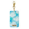 Llavero rectangular pintado a mano por Ana Tere Canales. Un diseño inspirado en
las nubes en colores blanco, aqua y celeste.