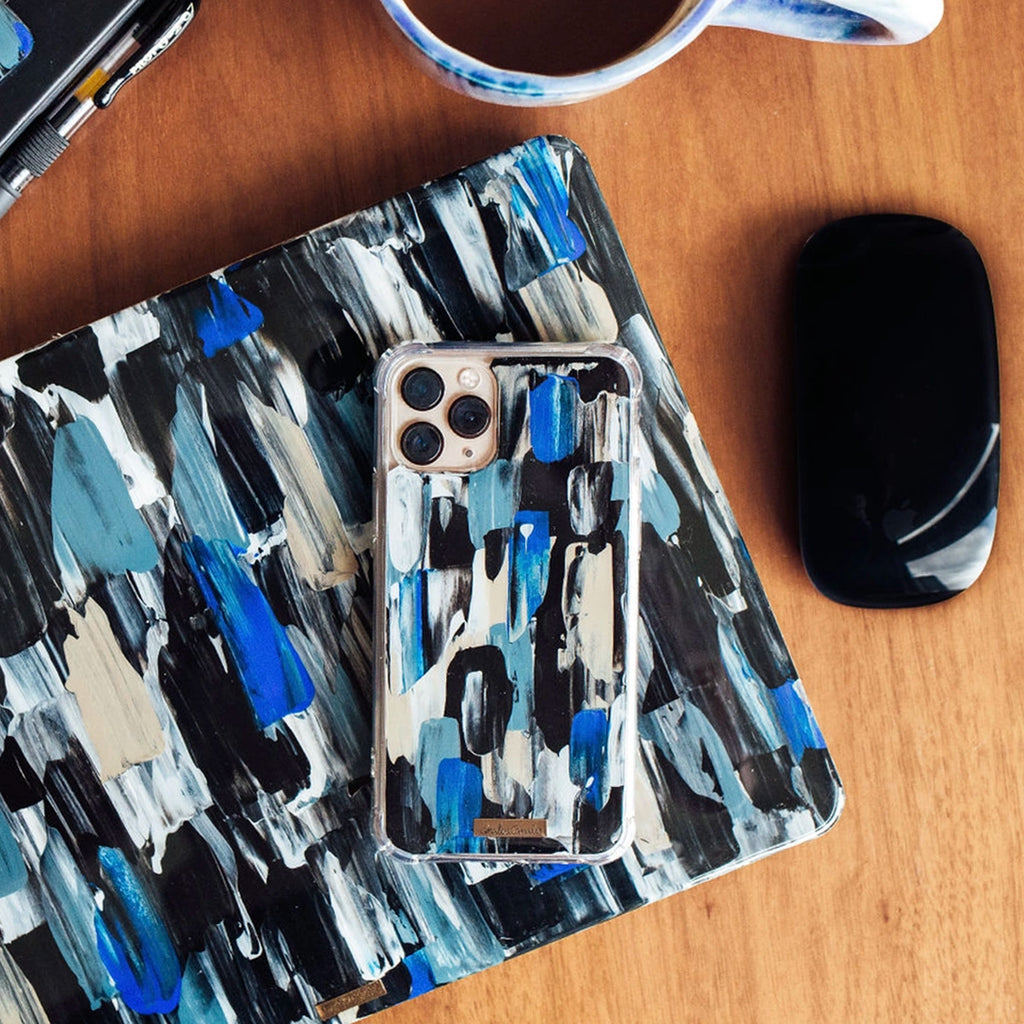 Funda para iPhone Huasteca Illusion pintada a mano por Ana Tere Canales. Diseño abstracto inspirado en la Huasteca de Monterrey y efecto de ilusión visual.