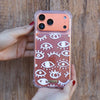 Funda para proteger iPhone, pintada a mano por Ana Tere Canales. Un diseño con transparencias y ojos blancos.