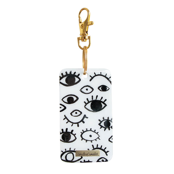 Llavero rectangular con diseño de ojos pintado a mano por Ana Tere Canales.