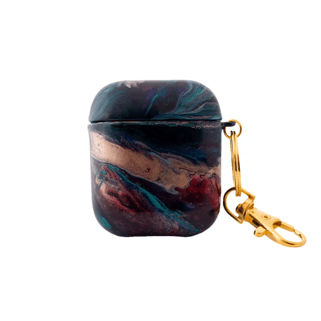 Funda para proteger AirPods, pintada a mano por Ana Tere Canales. Un diseño en colores azules, verde y dorado. Inspirado en nuestro mundo interior, conectar con nuestra esencia, escuchar a nuestro corazón.