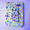 Fundas para proteger iPhone y MacBook, pintadas a mano por Ana Tere Canales. Un diseño de flores en morados y verdes.