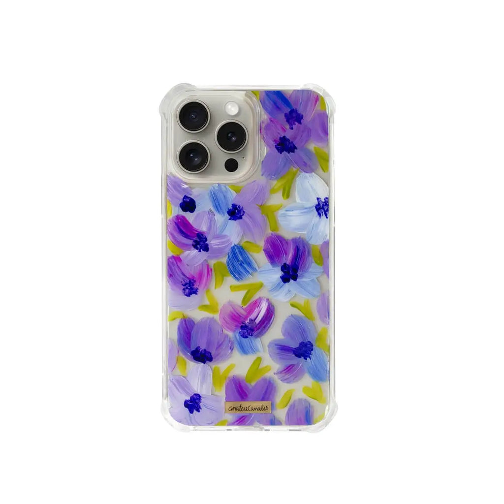 Funda para proteger iPhone, pintada a mano por Ana Tere Canales. Un diseño de flores en morados y verdes.
