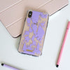 Funda para iPhone Lavender Vibes pintada a mano  por Ana Tere Canales. Un diseño artístico en tonos lavanda y estilo contemporáneo.