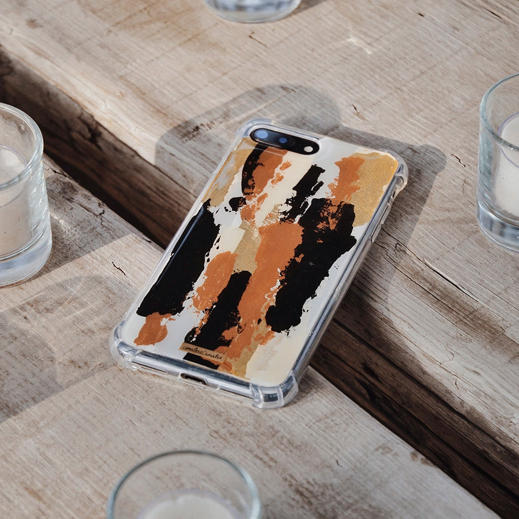 Funda para iPhone Milano pintada a mano por Ana Tere Canales. Un diseño artístico elegante inspirado en el estilo italiano.