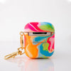 Funda para proteger AirPods, pintado a mano por Ana Tere Canales. Un diseño diseño mármol en colores vibrantes.