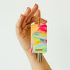 Llavero rectangular pintado a mano por Ana Tere Canales. Un diseño mármol en colores vibrantes.