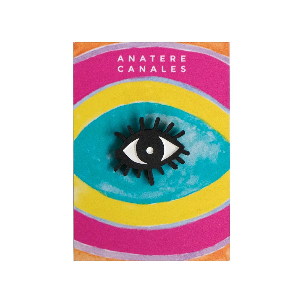 Pin esmaltado I Got My Eyes On You, un  diseño de ojos estilo ilustración, creado por Ana Tere Canales.