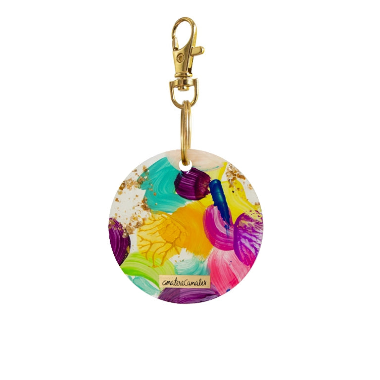 Llavero pintada a mano por Ana Tere Canales. Con diseño abstracto en colores vibrantes y textura real de pinceladas. Perfecta para dar un estilo creativo y original a tus llaves.