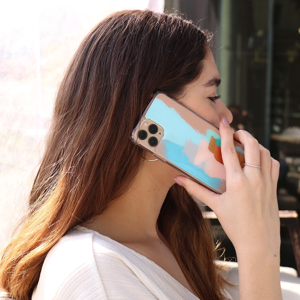 Funda para iPhone Vanilla pintada a mano por Ana Tere Canales. Un diseño artístico en tonos vainilla, crema y beige.