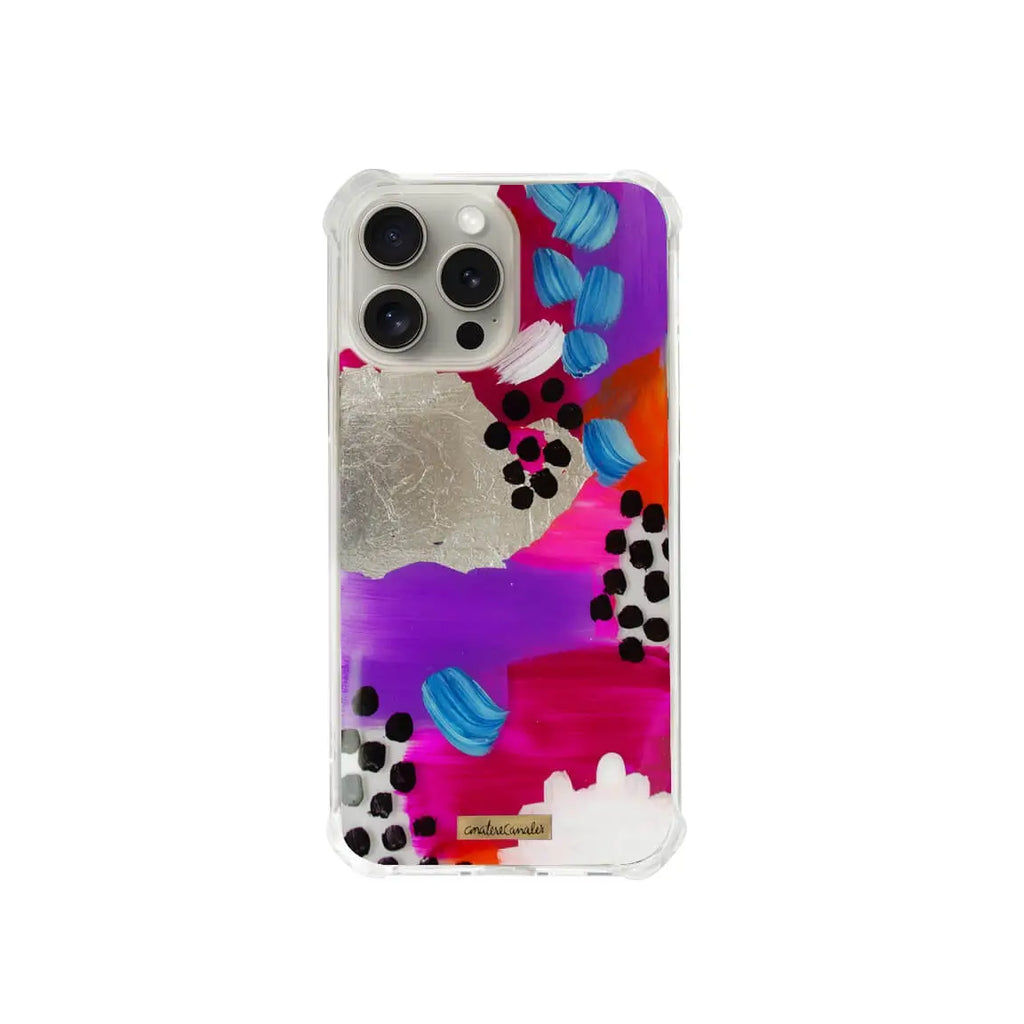 Funda para proteger iPhone, pintada a mano por Ana Tere Canales. Un diseño de colores rojos, morado, rosa, blanco, negro y toques plateados.