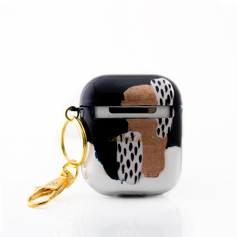Funda para AirPods Zebra pintada a mano por Ana Tere Canales. Un diseño artístico inspirado en el estampado zebra en blanco y negro.